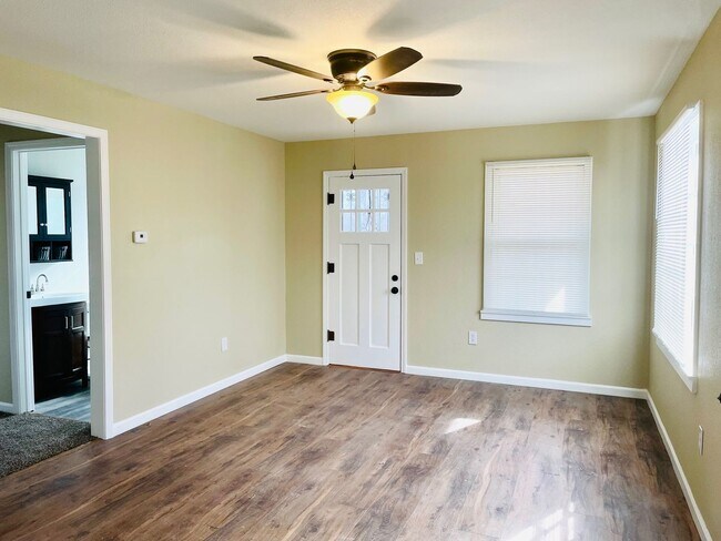 Building Photo - 110 S Rosewood