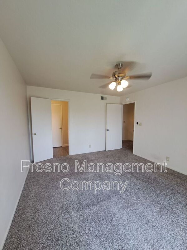 Building Photo - 4919 N Millbrook Ave