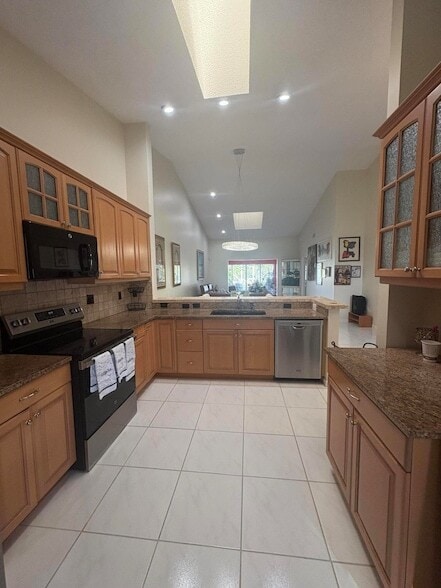 Building Photo - 7275 Summer Tree Dr