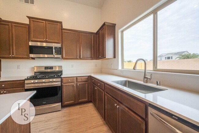 Building Photo - 2022 South/East Fresno Home, 4BR/2BA - Lots of Amenities!