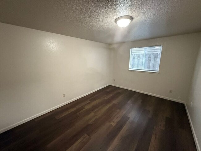Building Photo - 1019 Boedies Dr