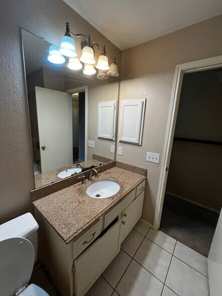 Building Photo - 1522 Sunswept Ter