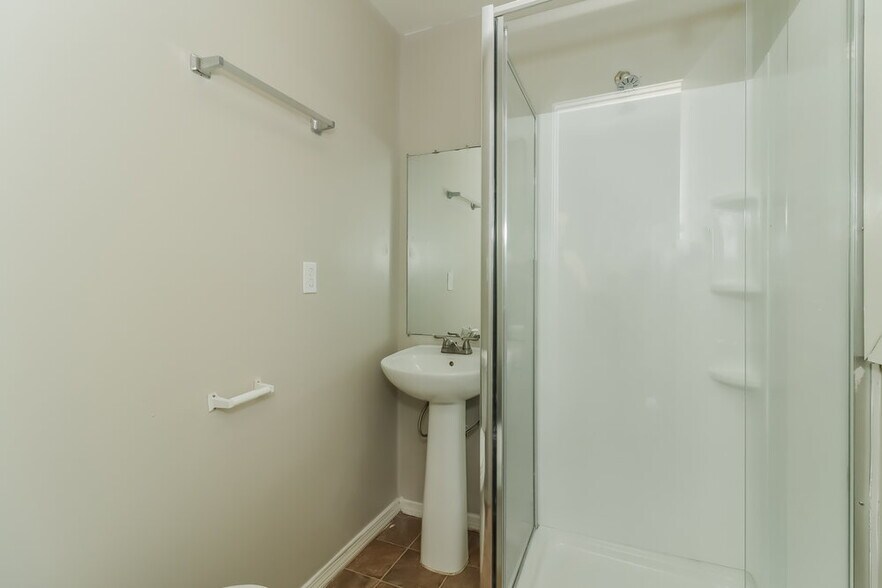 Building Photo - 155 Sunny Ln