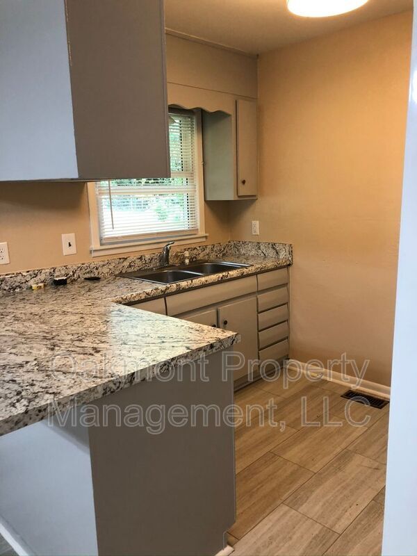 Building Photo - 4047 Village Dr