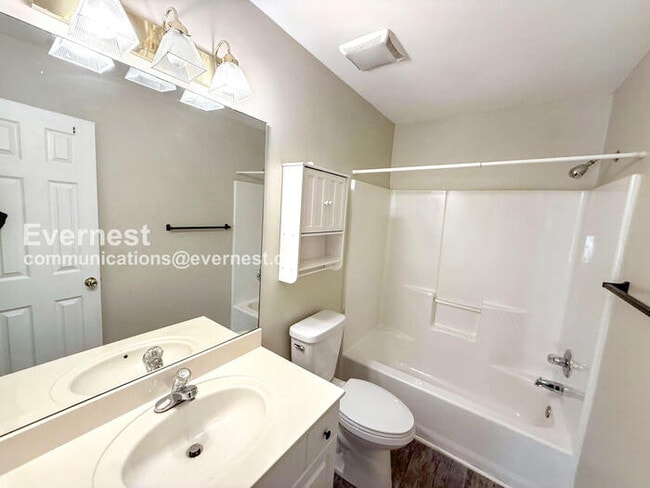 Building Photo - 607 Parkside Cir