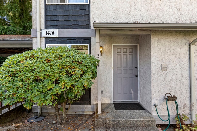 Primary Photo - 1414 NE 151st St