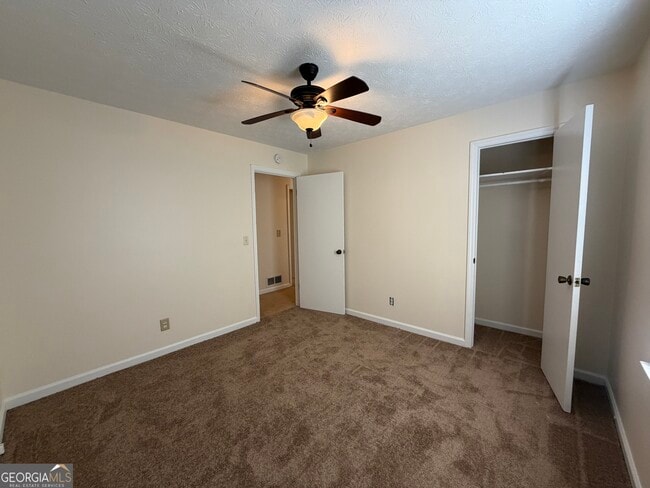 Building Photo - 734 Marthas Dr