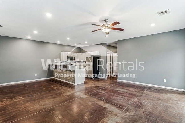 Building Photo - 645 N Grandstone St