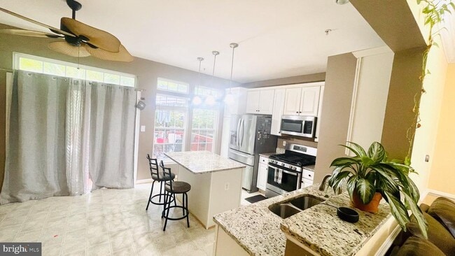Building Photo - 4053 Cressida Pl