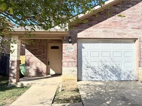 Building Photo - 2339 Bloomfield Dr