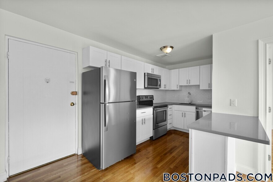 Building Photo - 134 Summer St