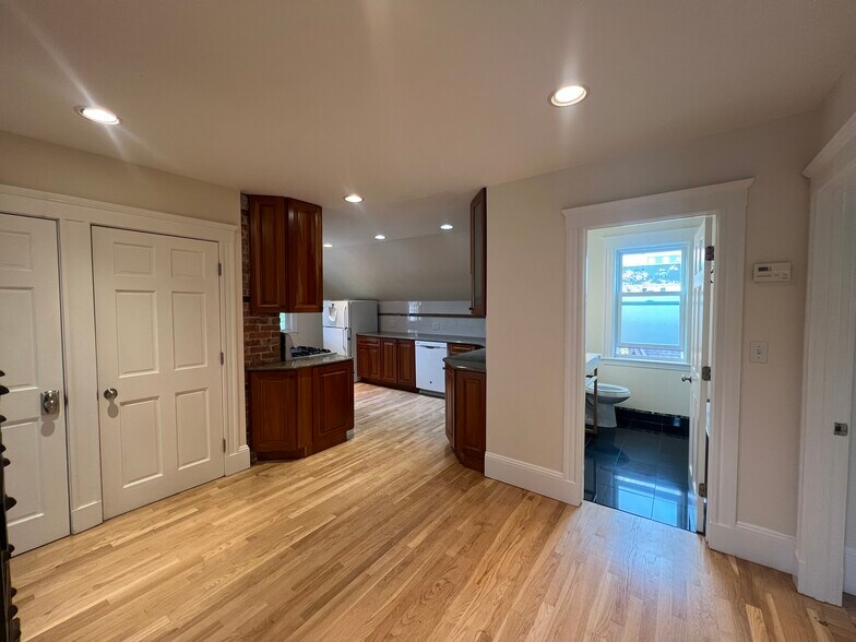 Building Photo - 50 White St