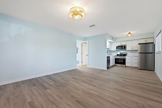 Building Photo - GORGEOUS FULLY RENOVATED 1st FLOOR 2 BEDRO...