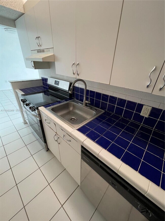 Building Photo - 1251 NE 108th St