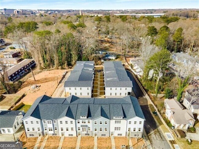 Building Photo - 3165 Dogwood Dr