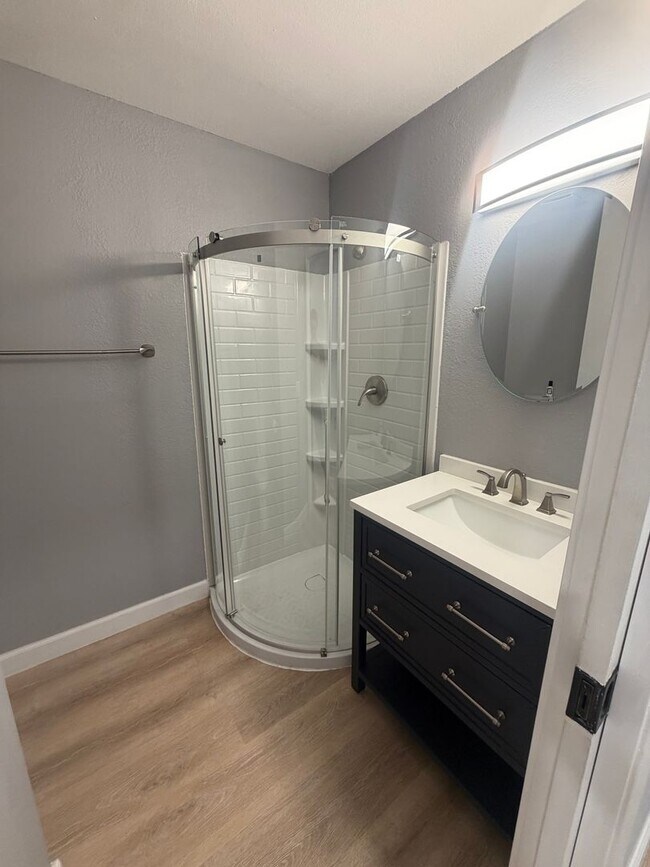 Building Photo - Stunning 4 bedroom, 2 bathroom with a Pool and Solar
