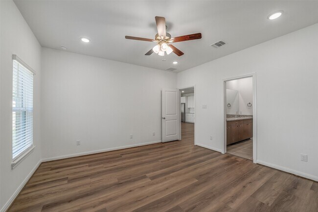 Building Photo - 11931 Pondwood Dr