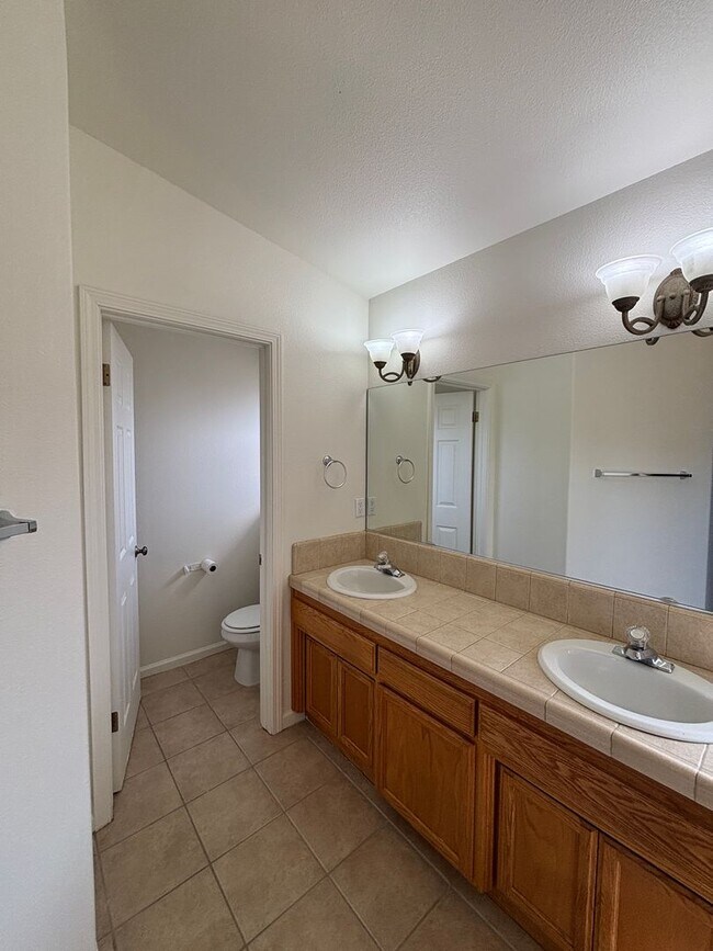 Building Photo - P32000