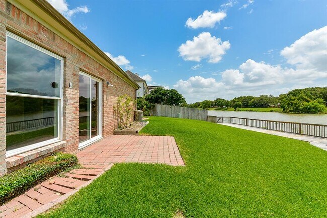 Building Photo - 1231 Creekford Cir