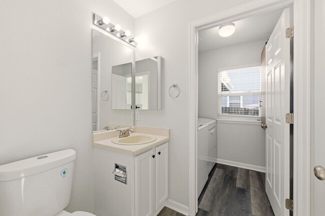 Building Photo - Beautiful Stroh Ranch 4 Bedroom, 2.5 Bath Home, Brand New Kitchen Appliances READY TODAY!