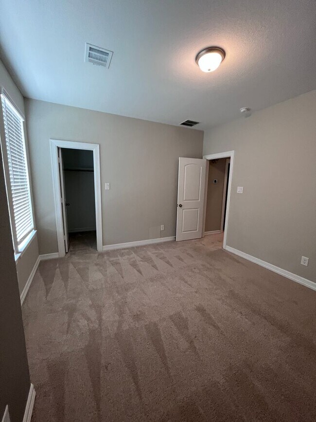 Building Photo - Gorgeous 4-bedroom home!