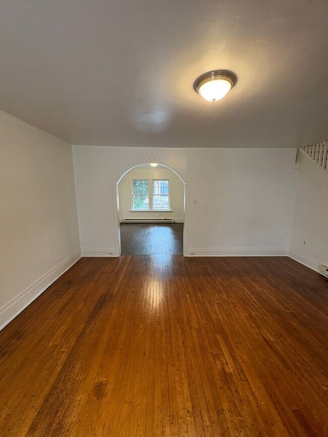 Building Photo - 2042 Zarker St