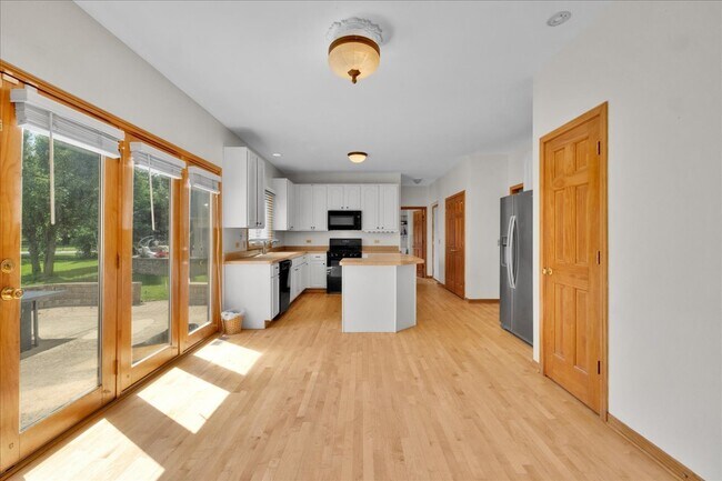 Building Photo - 24963 Heritage Oaks Dr