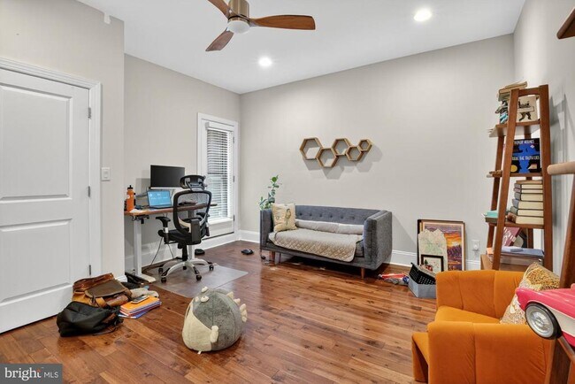 Building Photo - 946 N 2nd St