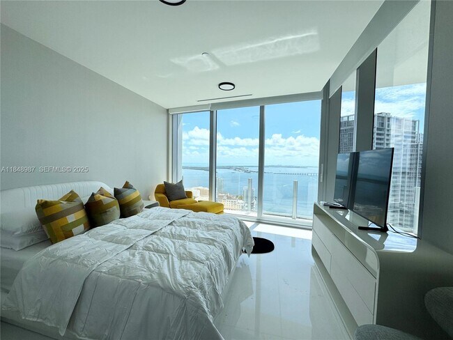 Building Photo - 300 Biscayne Blvd Way