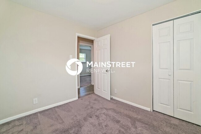 Building Photo - 3 Bedroom Pet-Friendly Home in Knoxville, TN with Main Street Renewal