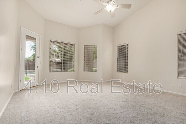 Building Photo - 463 W Canary Way