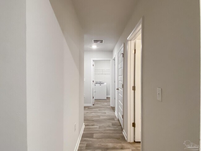 Building Photo - 5554 Guinevere Ln