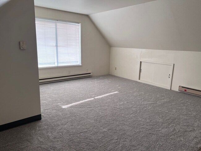 Building Photo - Charming Top-Floor Studio with Scenic Views at The Willows