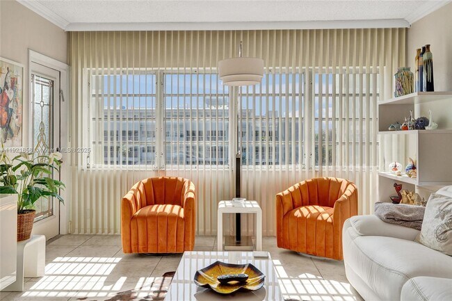 Building Photo - 330 SE 2nd St