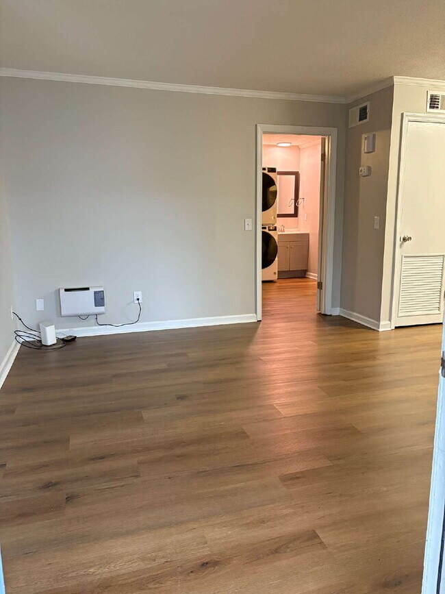 Building Photo - 105 P' Poole Ave #101: Red Bank 1Bed/1Bath Apartment w/ Laundry Units, Central AC, and Granite Co...