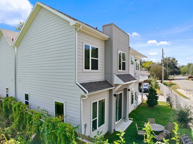 Building Photo - 851 Prosper St