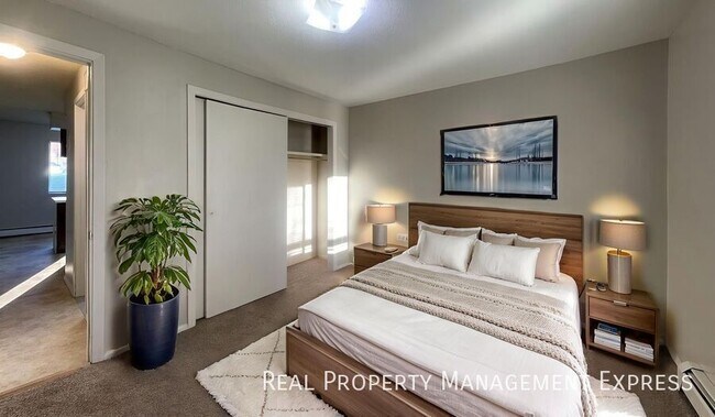 Building Photo - 2 Bed 1 Bath Apartment