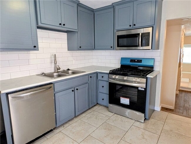 Building Photo - 637 Jester St