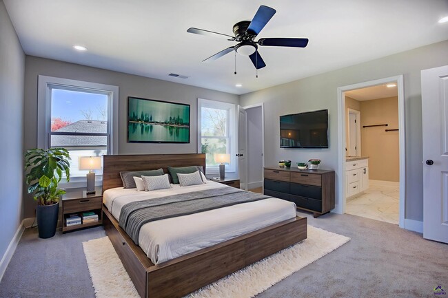 Building Photo - 523 E Chappell St