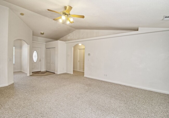 Building Photo - 598 Garnet Dr