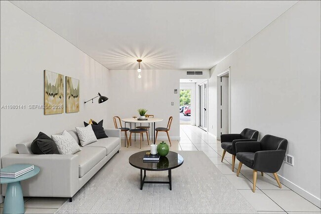 Building Photo - 2200 Park Ln