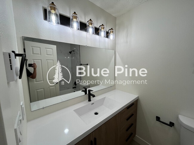 Building Photo - 3095 Disney Dr