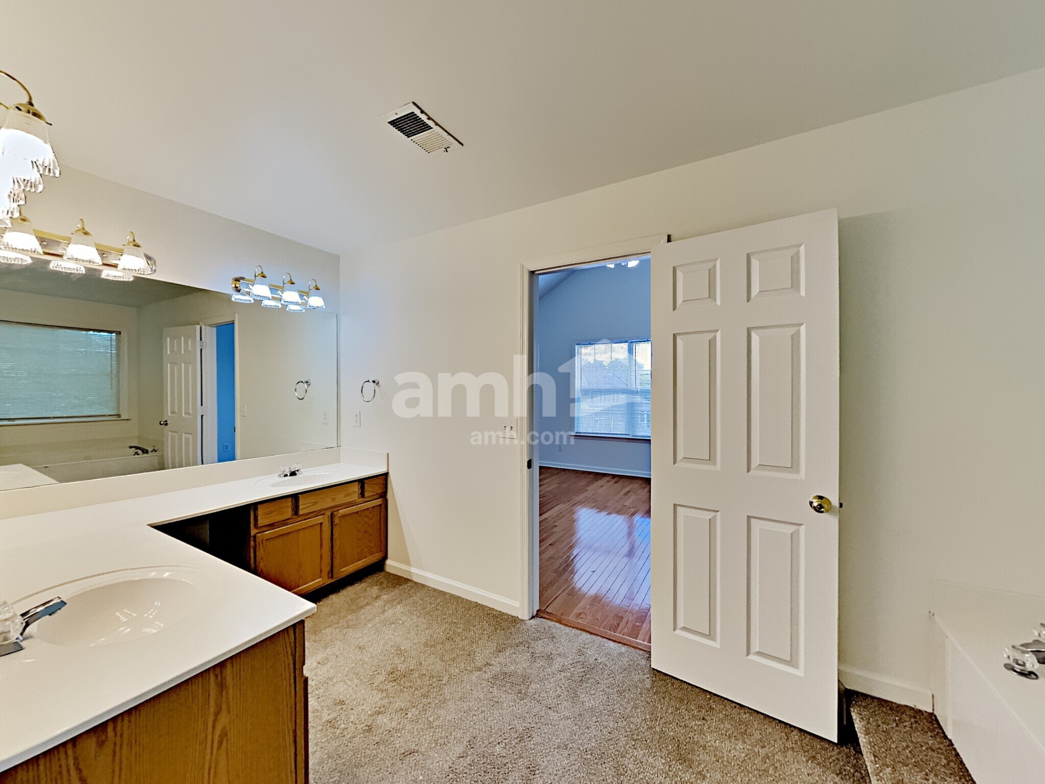 Building Photo - 710 Bob White Ct