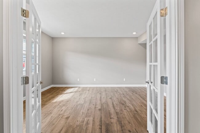 Building Photo - Fenced Yard, Zionsville Schools, Pet Friendly