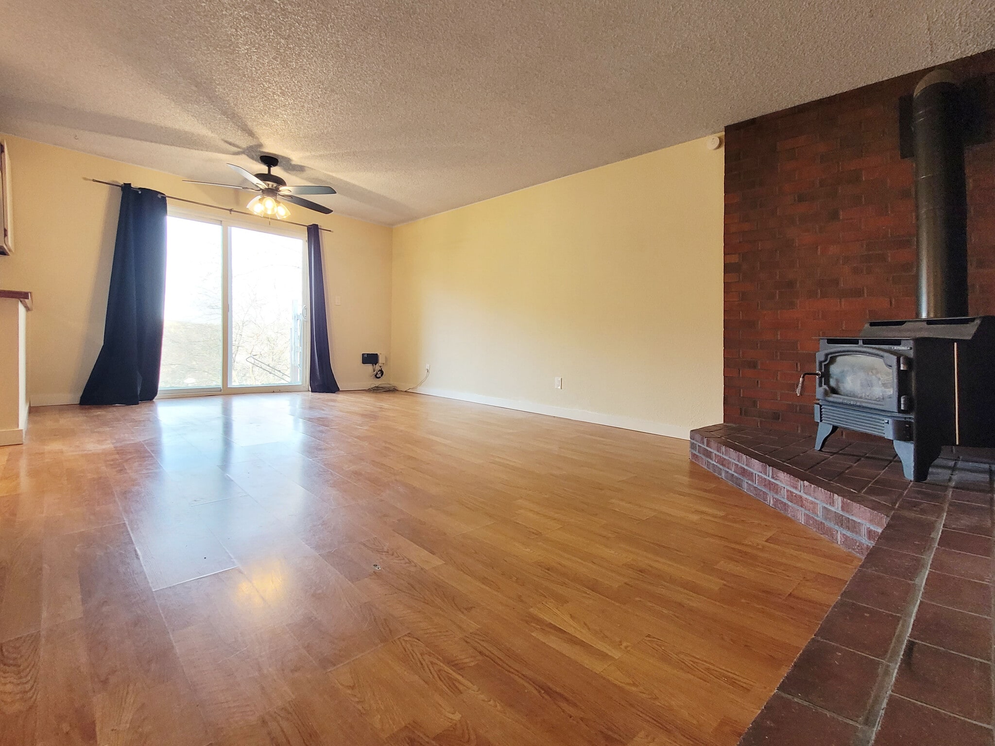 Living and dining rooms - 649 N Hayes St