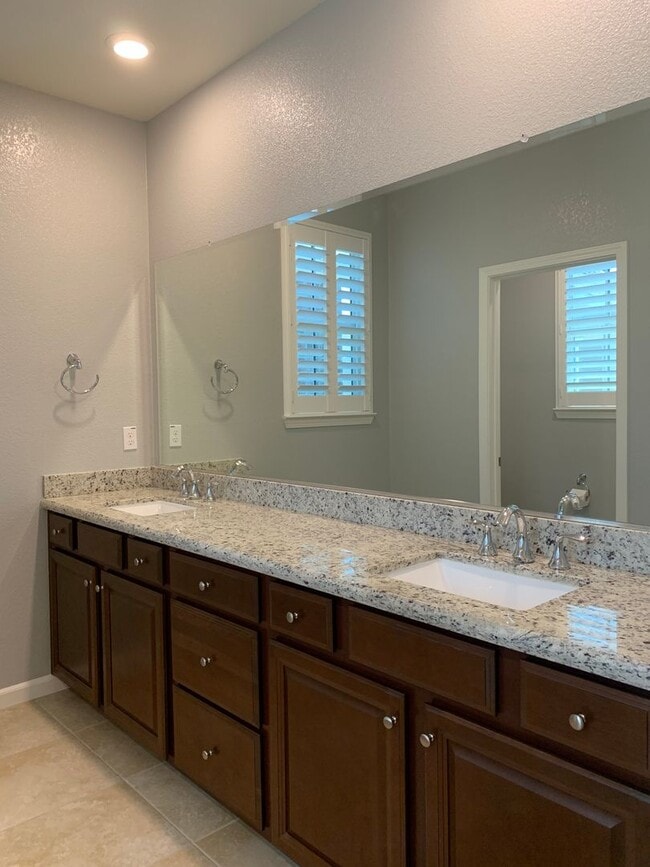 Building Photo - Designer Inspired 4x3 Stunning Home with Bonus Room and 2 Car Garage!