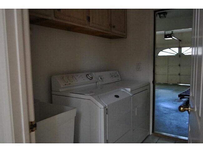 Building Photo - 2702 Bridgegate Cove NE