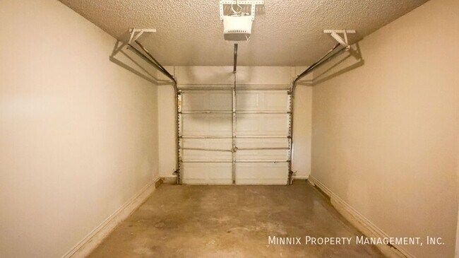 Building Photo - 9702 Ave. U-B