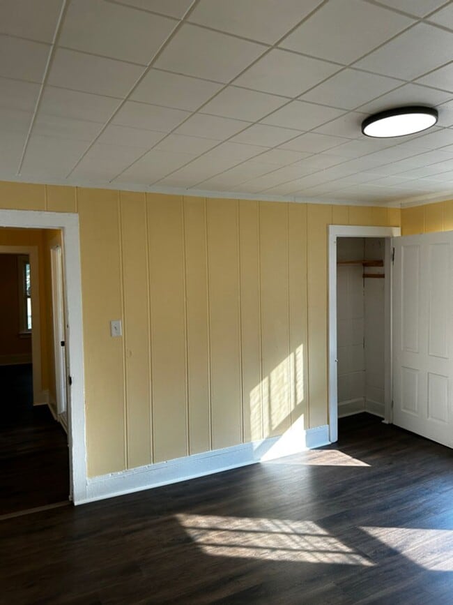 Building Photo - 325 Main St