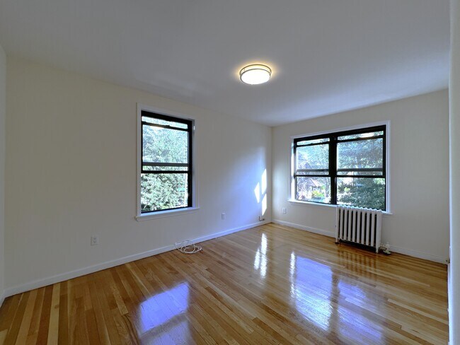 Building Photo - 67-135-135 Dartmouth St